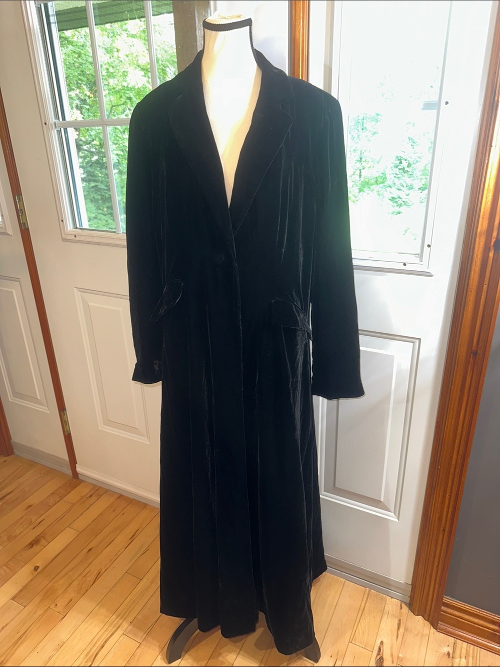 per una Black Silk-blend Velvet Long Jacket with Notched Collar